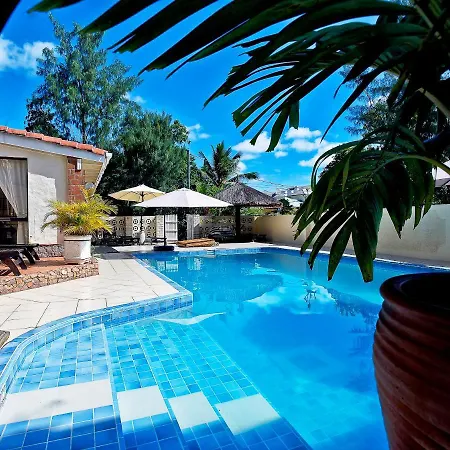 Spacious House With Shared Pool In Machabee