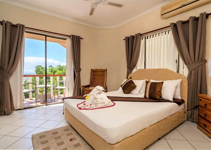 Spacious House With Shared Pool In *