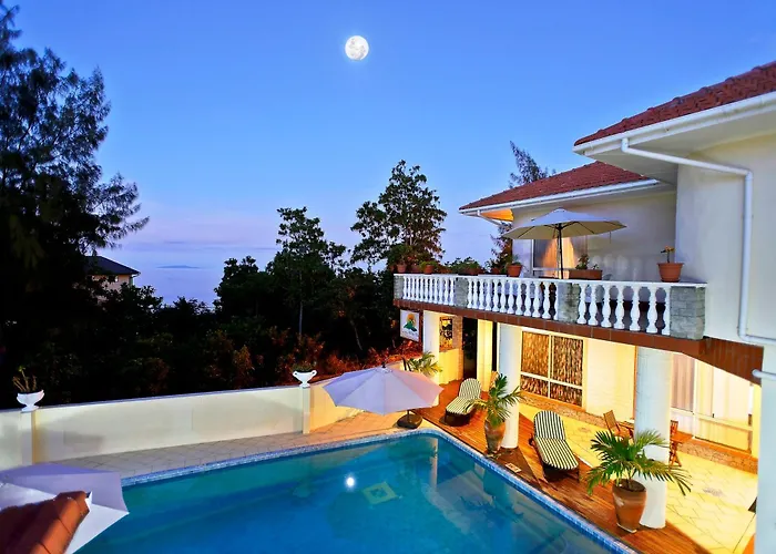 Semesterbostad Spacious House With Shared Pool In Machabee