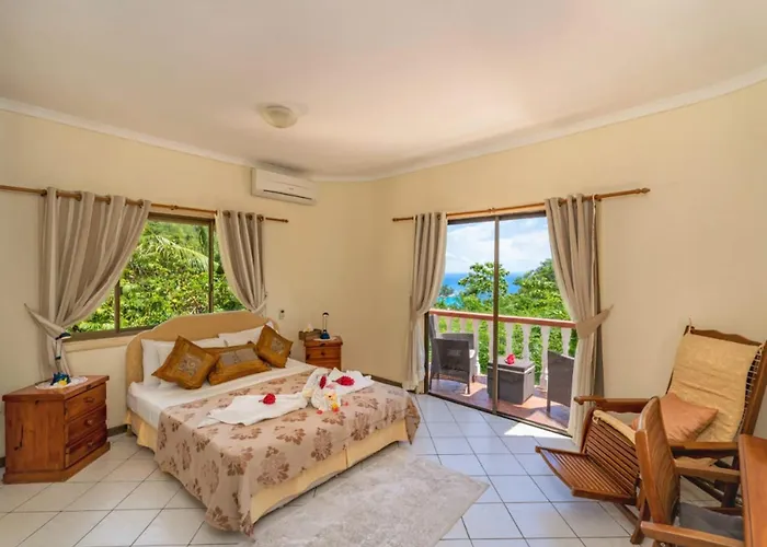 Spacious House With Shared Pool In Machabee
