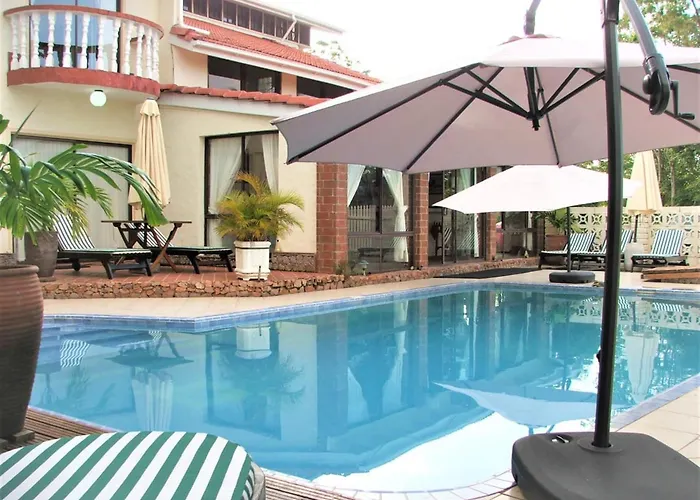Spacious House With Shared Pool In Semesterbostad *