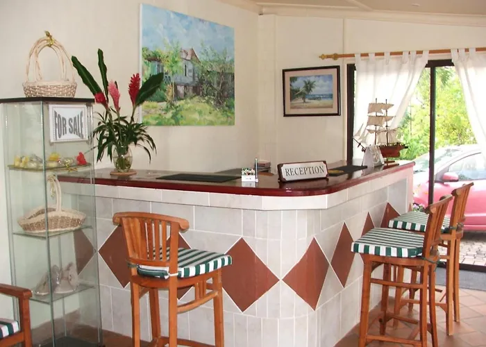 Spacious House With Shared Pool In Machabee